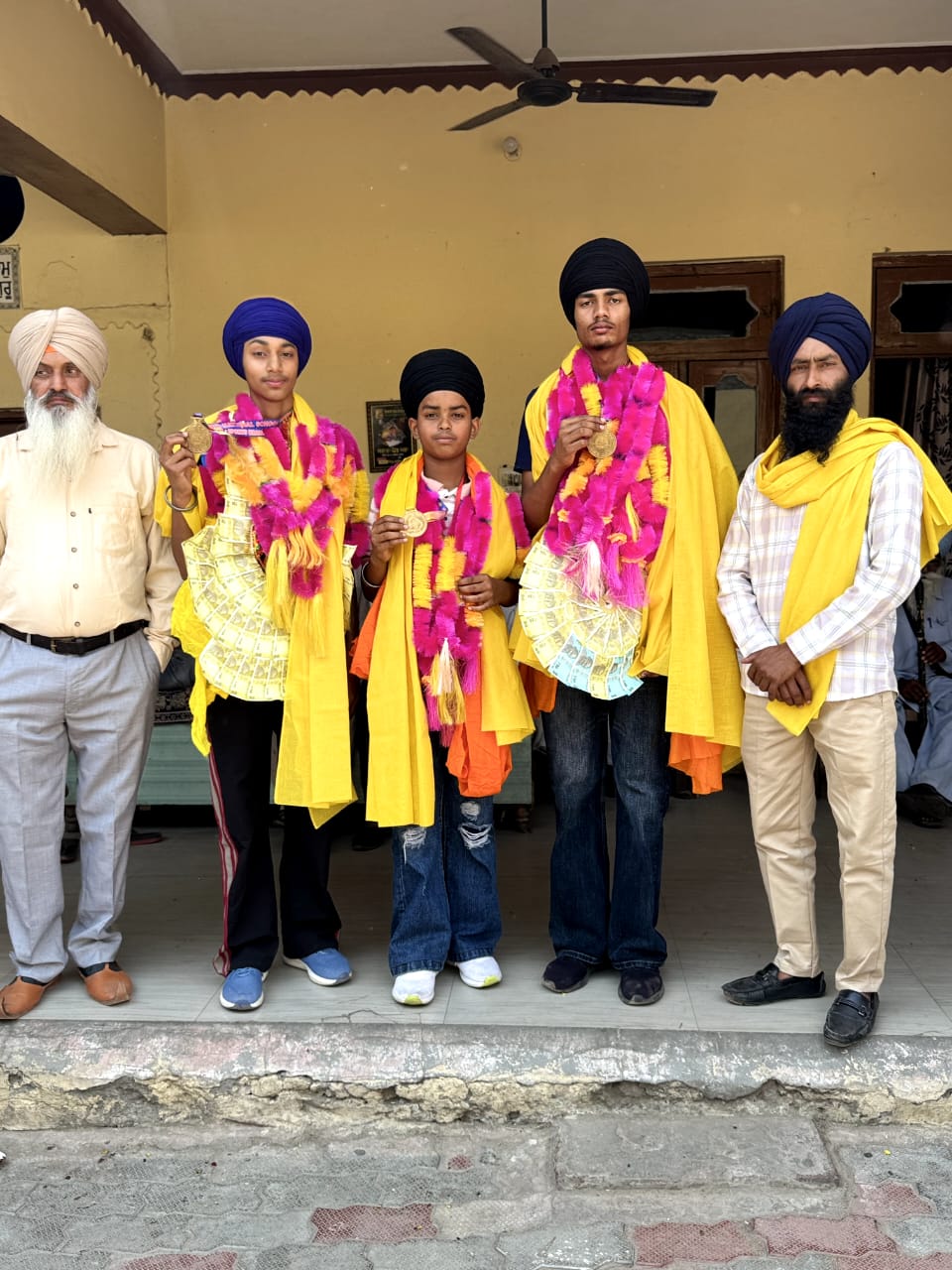 ਨੈਸ਼ਨਲ ਖੇਡਾਂ’ਚ ਸਾਹਿਬਜਾਦਾ ਬਾਬਾ ਜੋਰਾਵਰ ਸਿੰਘ ਜੀ ਸ਼ਹੀਦ ਸਾਹਿਬਜਾਦਾ ਬਾਬਾ ਫਹਿਤ ਸਿੰਘ ਜੀ ਗਤਕਾ ਕਲੱਬ ਦੇ ਖਿਡਾਰੀਆਂ ਨੇ ਜਿਤੇ 3 ਗੋਲਡ